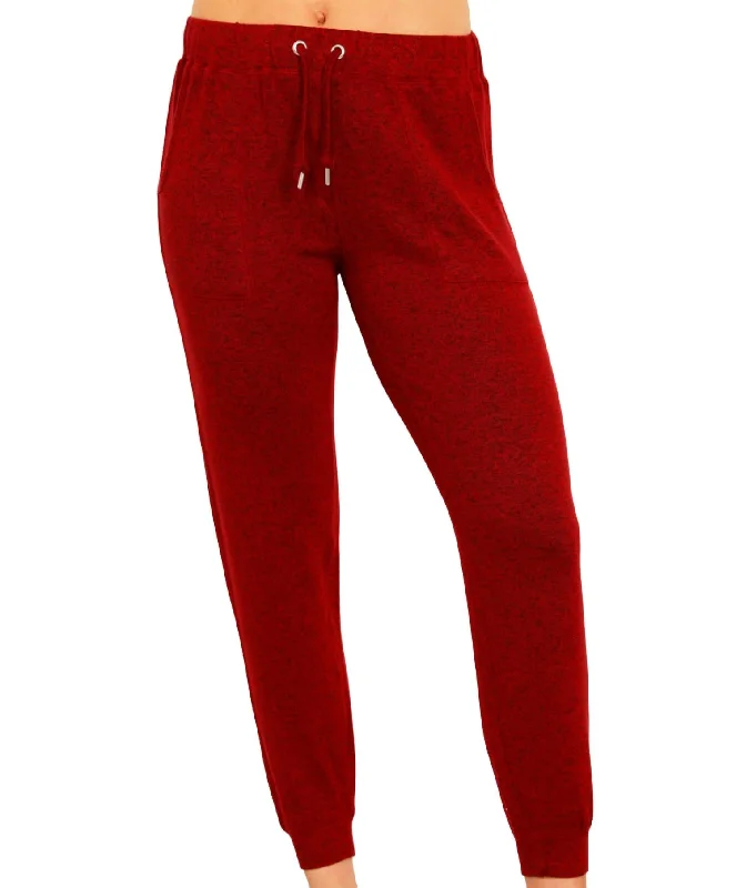 Fashion Essentials Solid Jogger In Wine