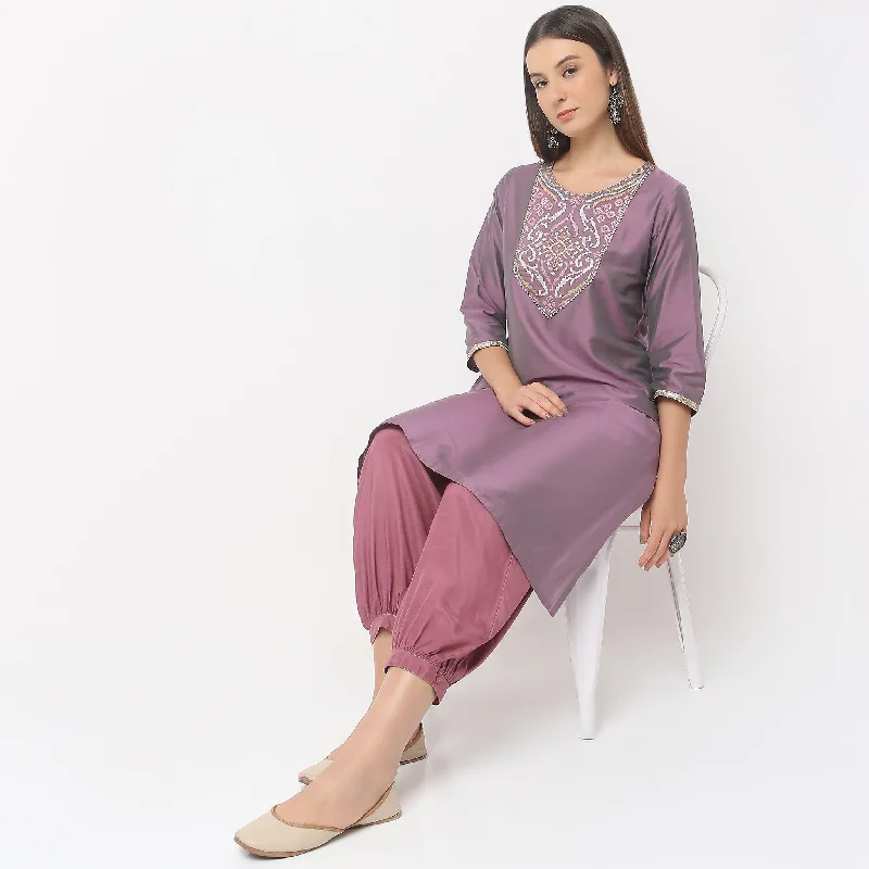 Sophisticated Fashion Straight Fit Embroidered Kurta