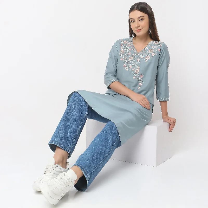 Luxury Fashion Straight Fit Embroidered Kurta