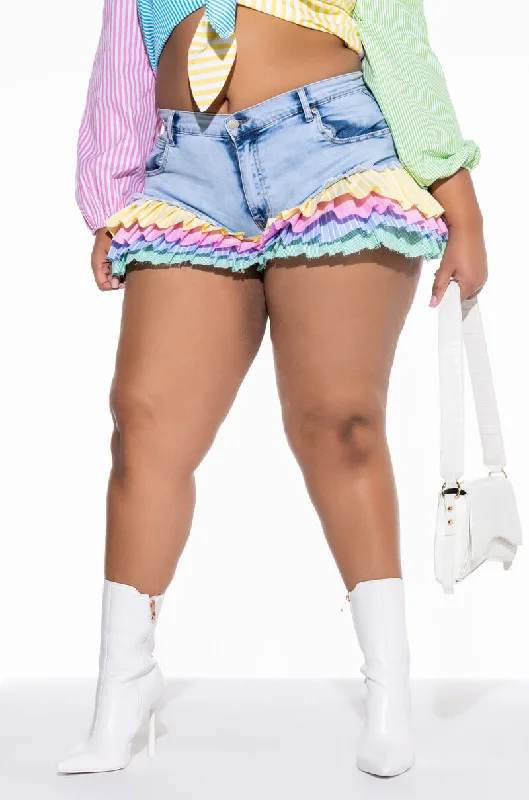 Trendy Street Style Attire PLUS ON YOUR RADAR COLORBLOCK TRIM DENIM SHORT