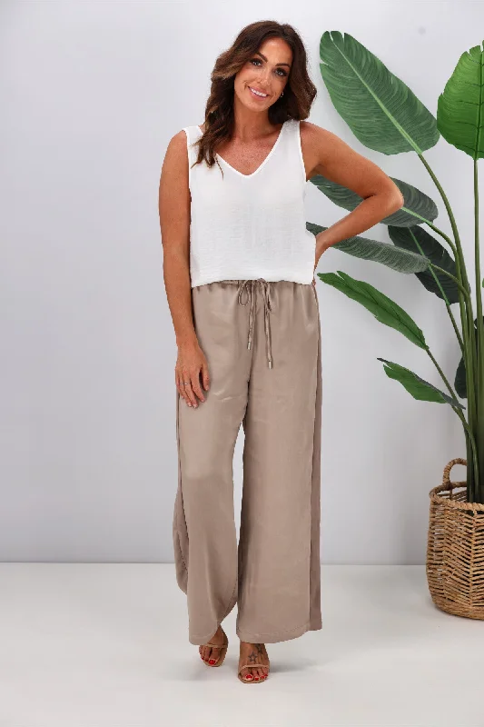 Style Breakthroughs Jane James Nina Sateen Pant Latte