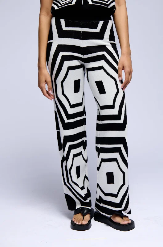 Everyday Basics STOP AND STARE GEOMETRIC PRINT KNIT PANT